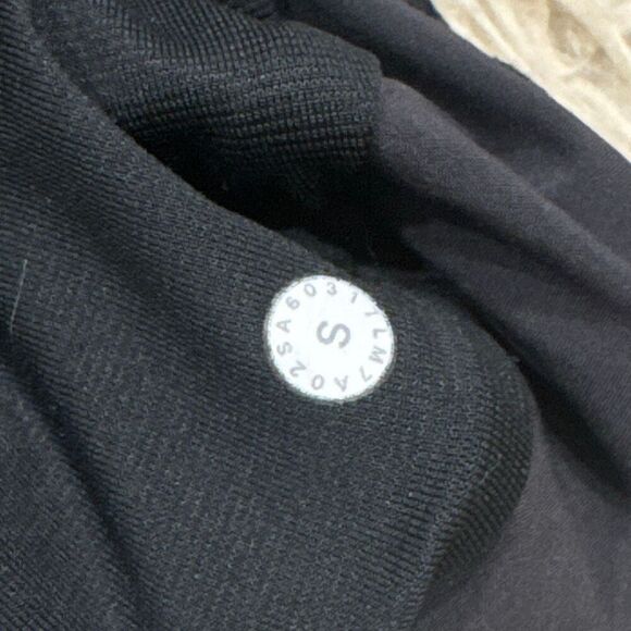 Lululemon Pace Breaker Linerless Shorts size small - Picture 3 of 4